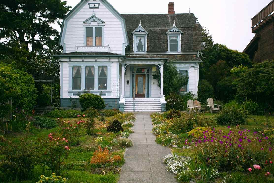 Featured image for Essential Landscaping Strategies to Elevate Curb Appeal and Refresh Your Home Exterior